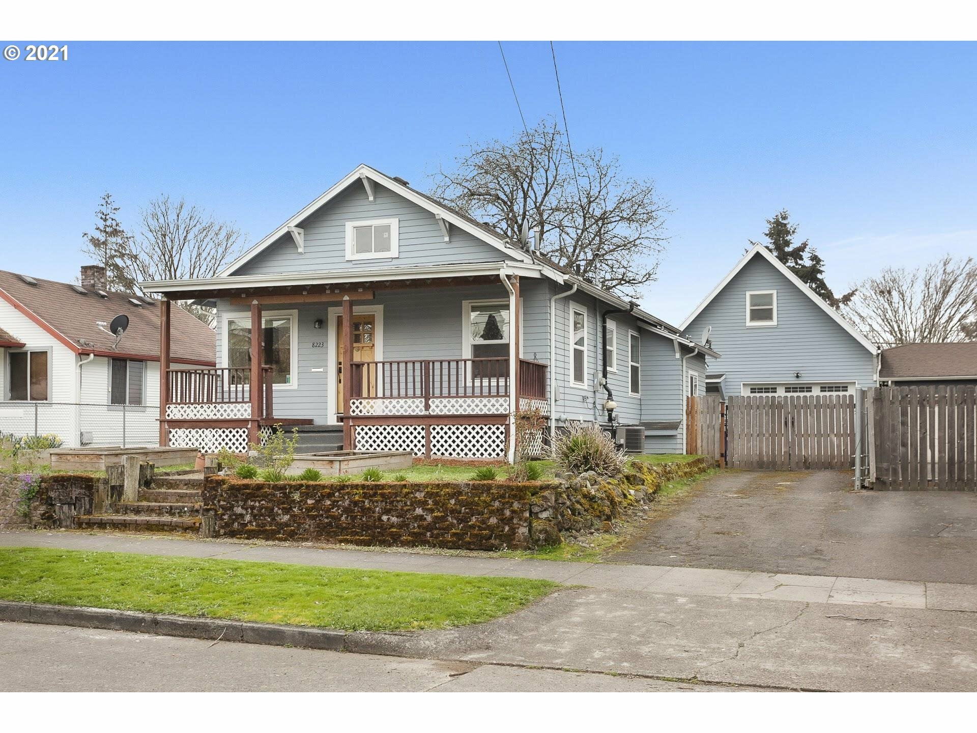 Property Photo: 8223 N Dwight Ave OR 97203