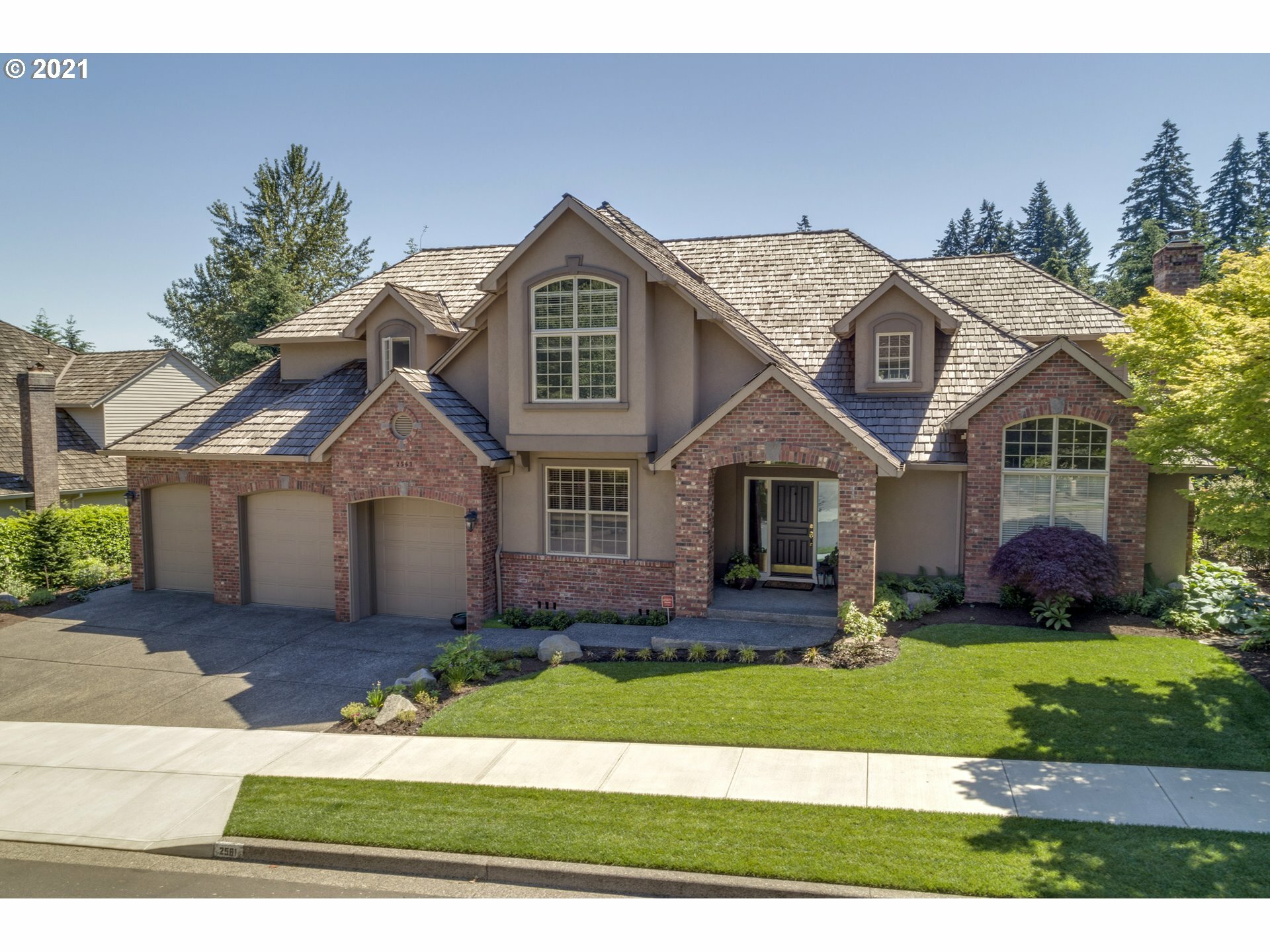 2561 Beacon Hill Dr  West Linn OR 97068 photo