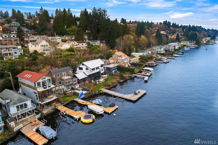 Property Photo: 10718 Riviera Place NE WA 98125