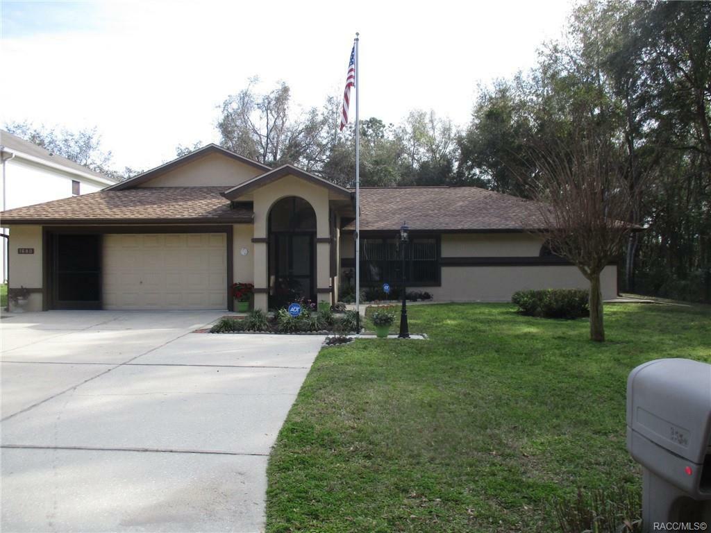 Property Photo:  1680 W Evergreen Drive  FL 34434 