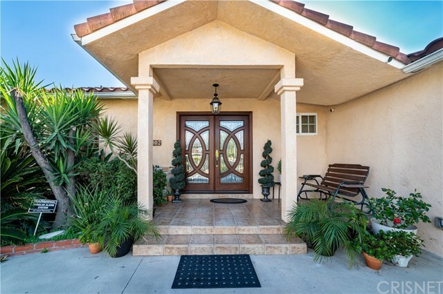 Property Photo:  12802 Albers Street  CA 91607 