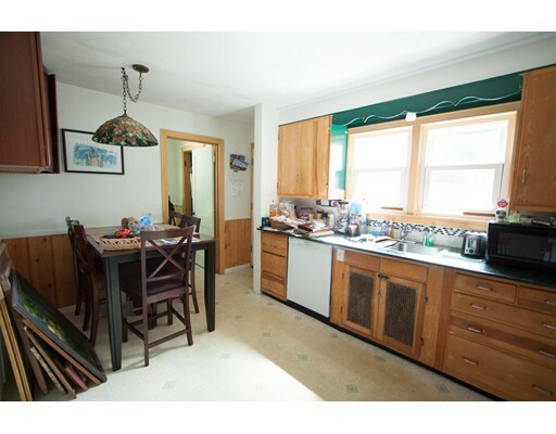Property Photo:  4 Willow St  MA 01603 