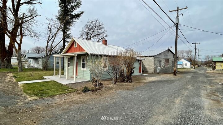 Property Photo:  111 S Adams Street  WA 99115 
