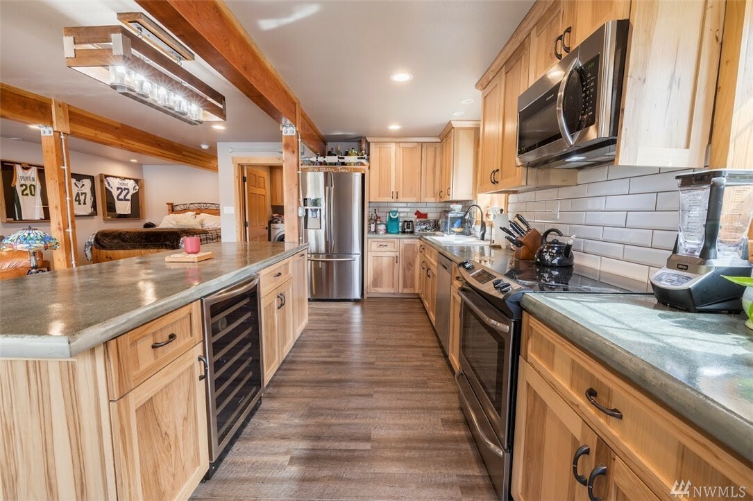 Property Photo: 8012 Long Lake Rd SE WA 98367
