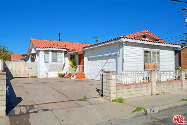 Property Photo:  117  S Orange Ave  CA 91755 