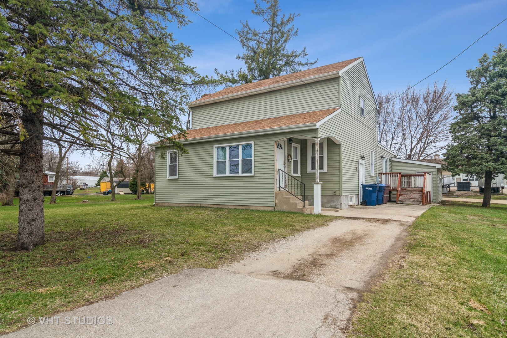 Property Photo:  300 W Nebraska Street  IL 60119 