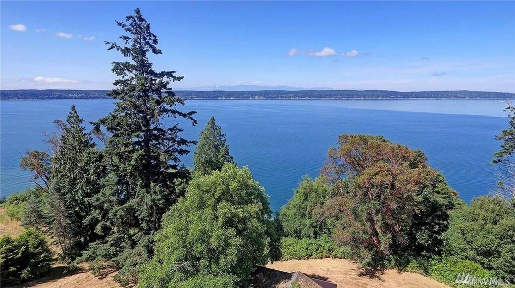 Property Photo:  4 Xxx S Camano Dr  WA 98282 