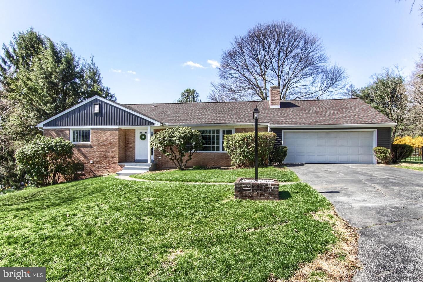 Property Photo: 4858 Hawthorn Drive PA 17111