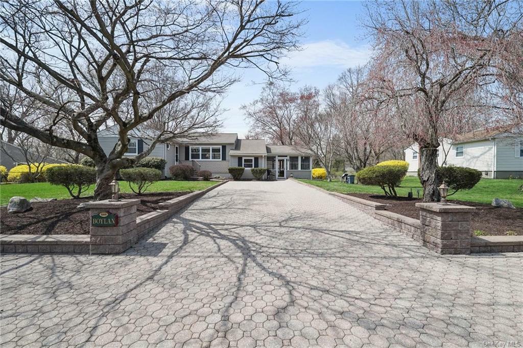 Property Photo:  2809 Heathercrest Drive  NY 10598 