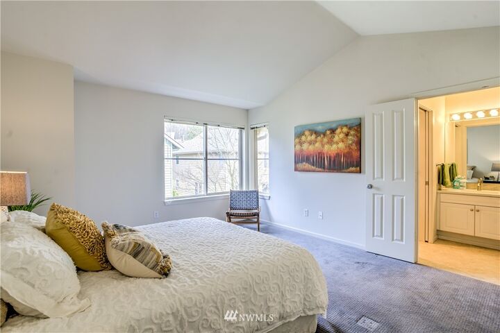 Property Photo: 16014 NE 93rd Way 703 WA 98052