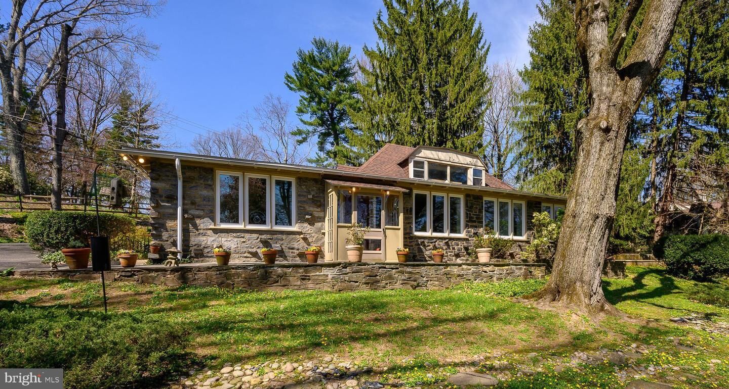 Property Photo: 1385 Woodland Road PA 19046