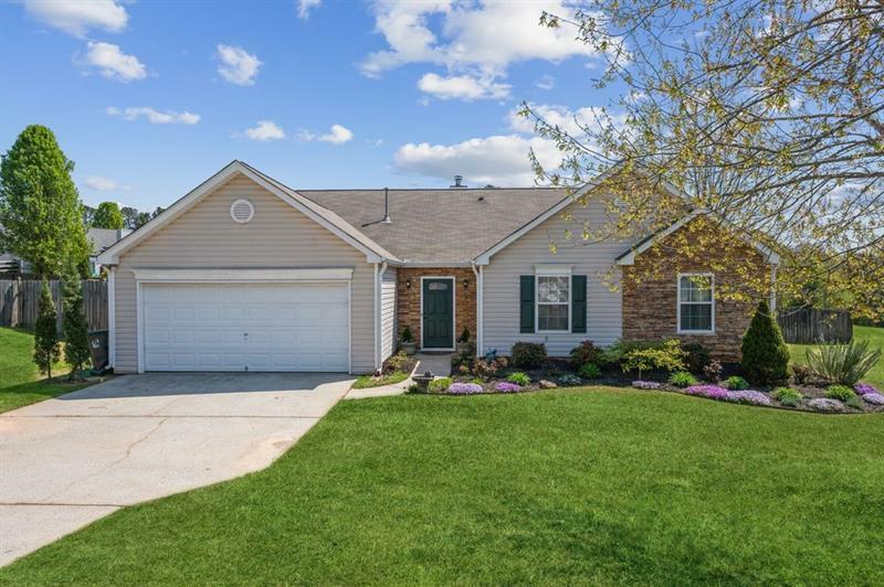 Property Photo: 7535 Springmill Court GA 30028