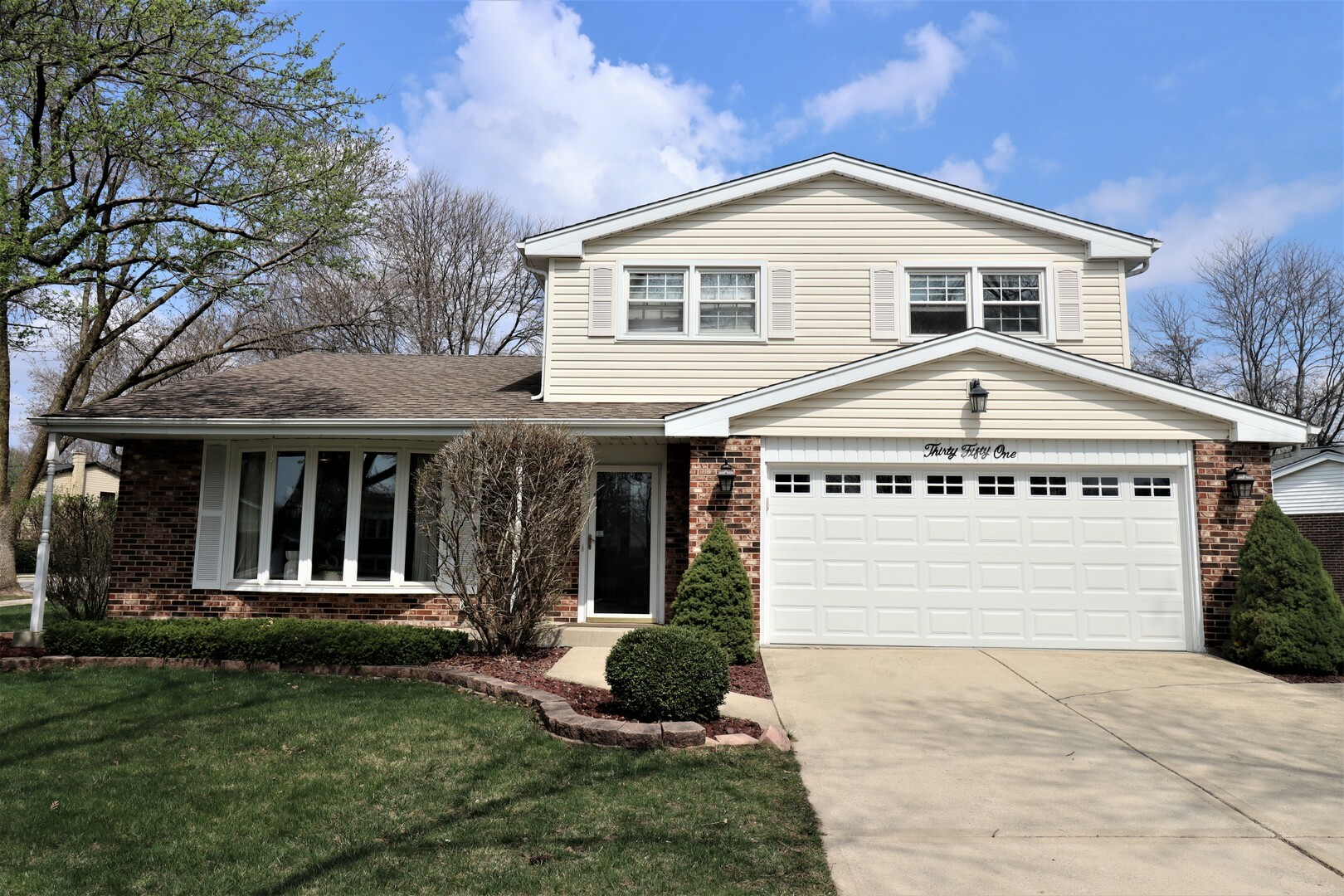 Property Photo:  3051 N Huntington Drive  IL 60004 