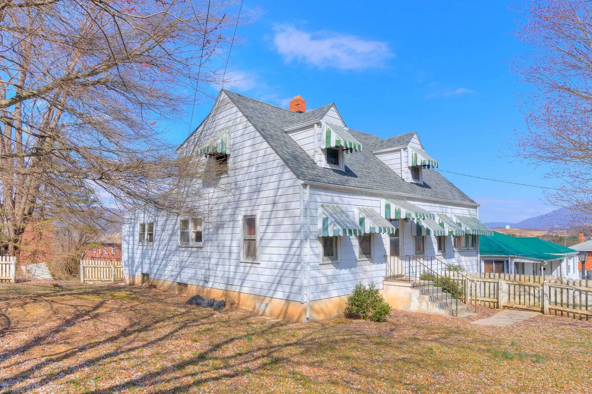 Property Photo:  403 Maple Avenue  VA 24134 