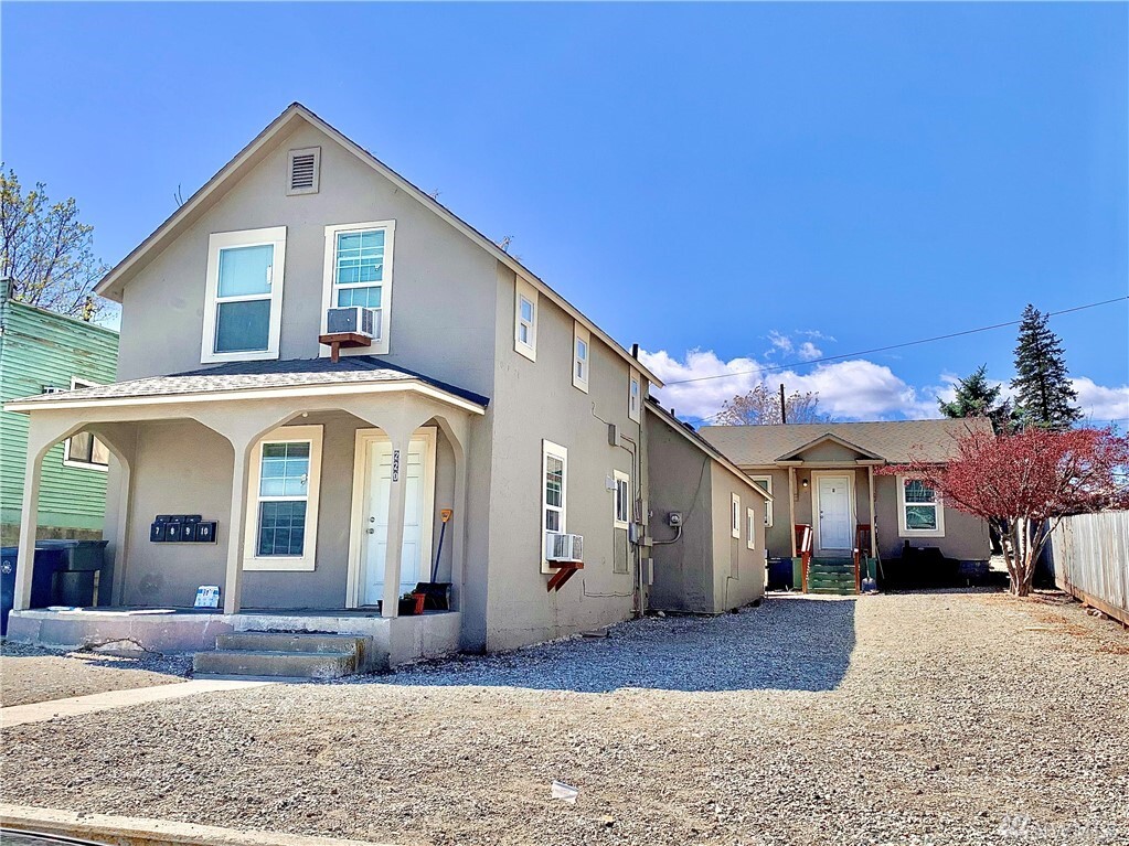Property Photo:  220 Methow St 7-10  WA 98801 