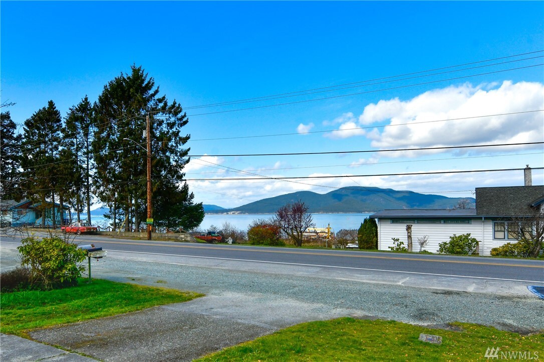 Property Photo: 3001 Oakes Ave WA 98221