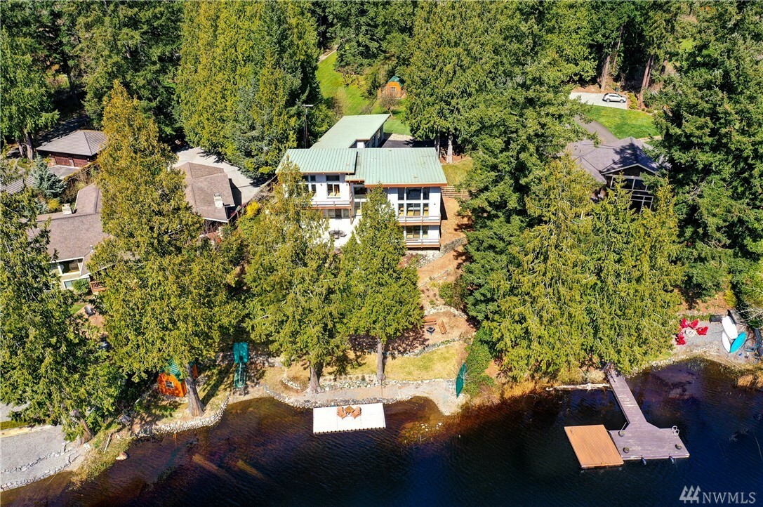 Property Photo:  1720 W Beaver Lake Dr SE  WA 98075 