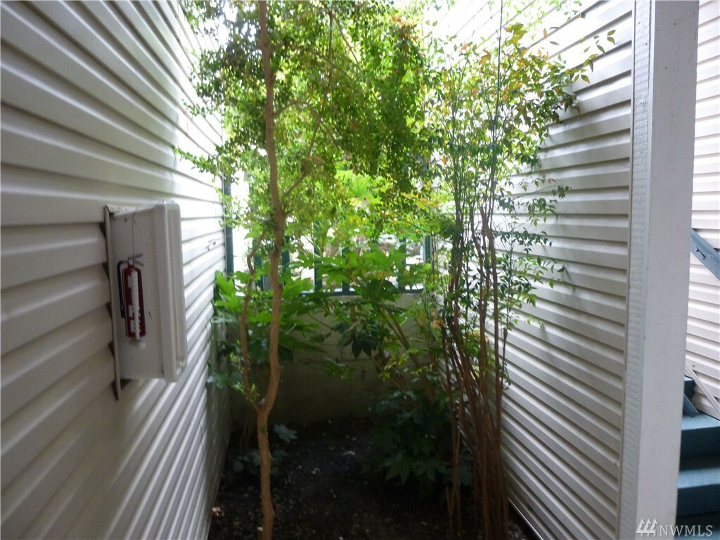 Property Photo:  17431 Ambaum Blvd S 8  WA 98148 