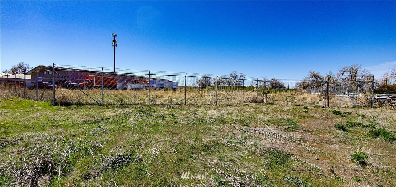 Property Photo:  85506 Highway 11  OR 97862 