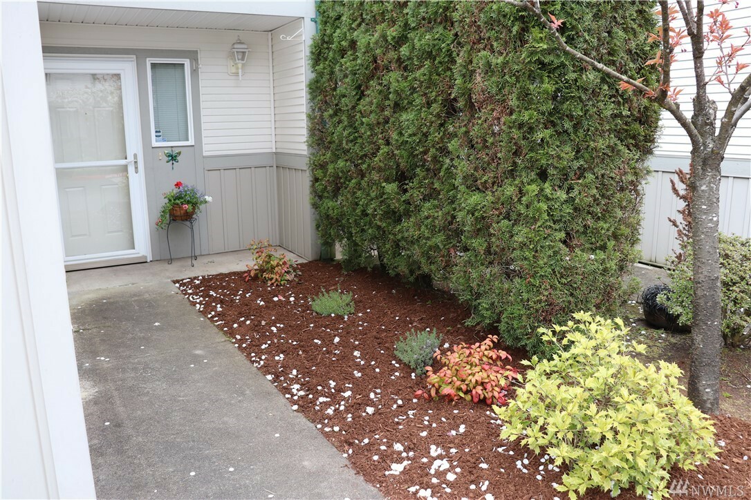 Property Photo:  6613 S 239th St N101  WA 98032 