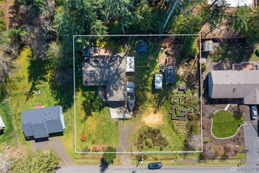 Property Photo:  180 E Lakeshore Dr  WA 98584 