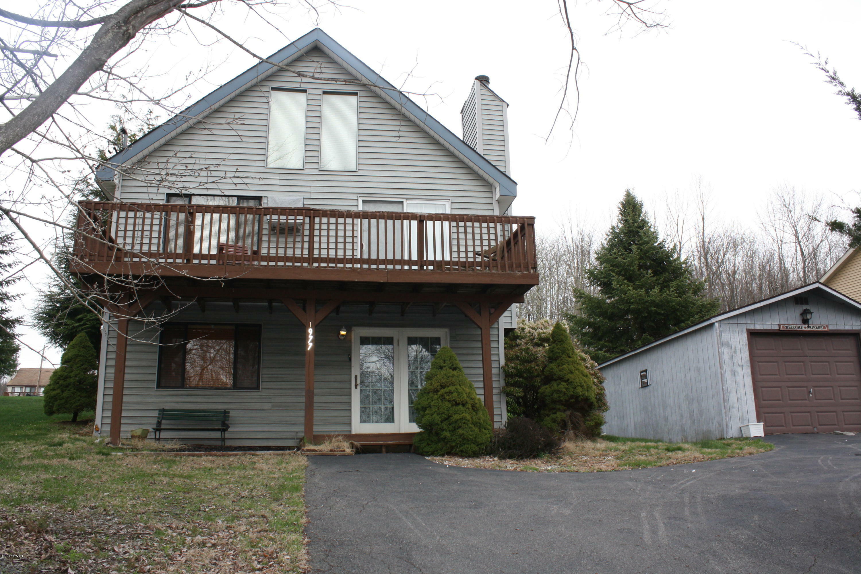 Property Photo:  1977 E Lakeview Drive  PA 18436 