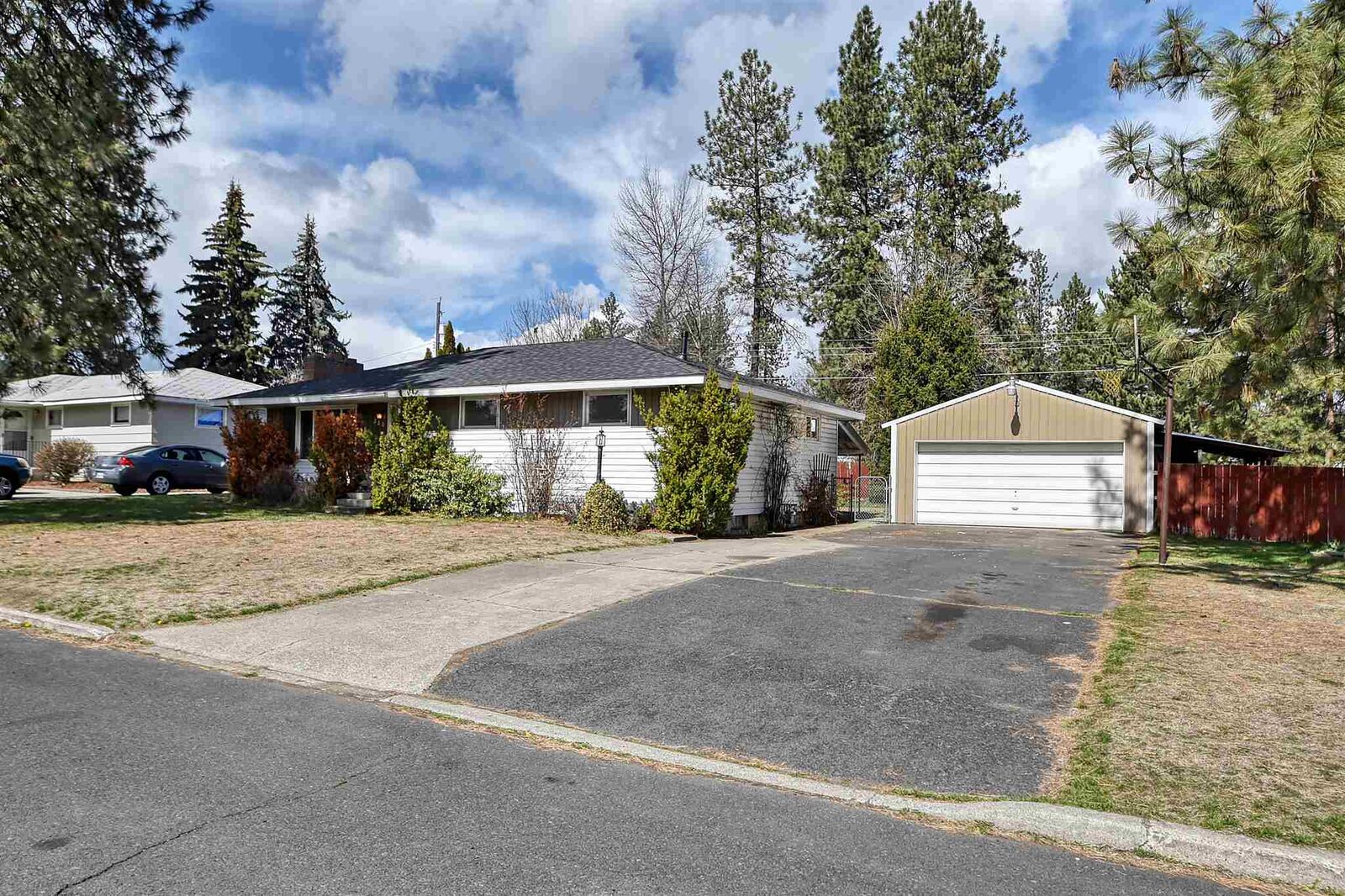 Property Photo: 220 W Horner Ave WA 99218