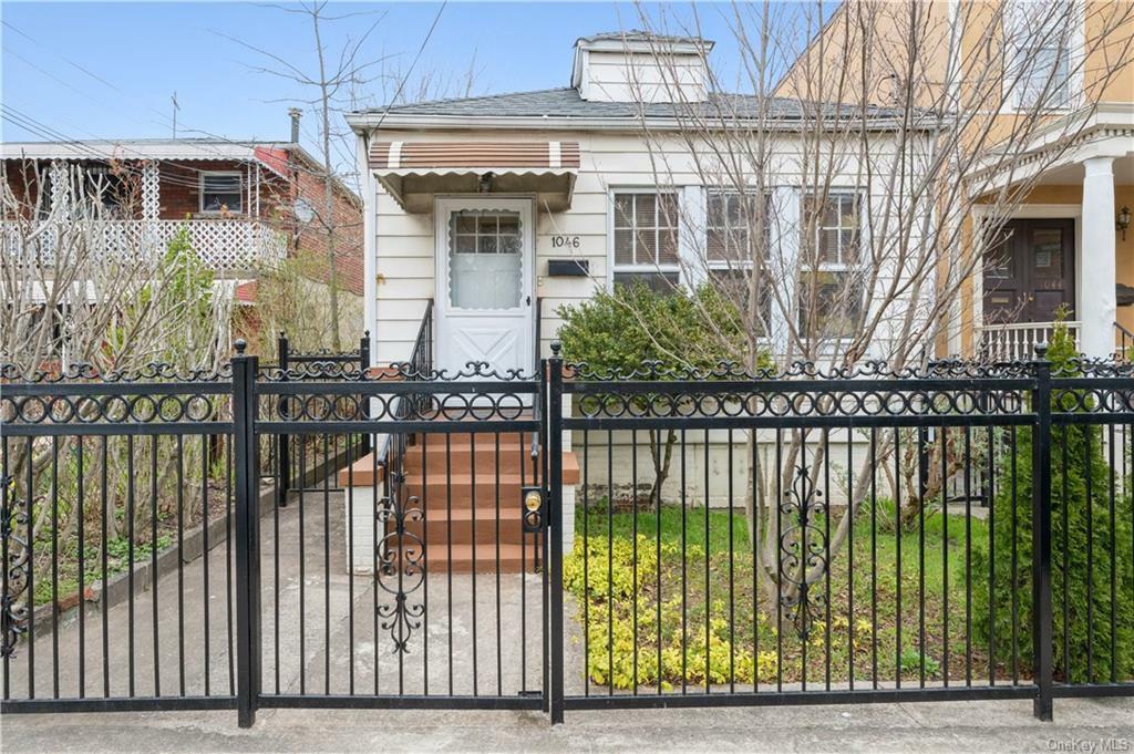 Property Photo:  1046 Underhill Avenue  NY 10472 