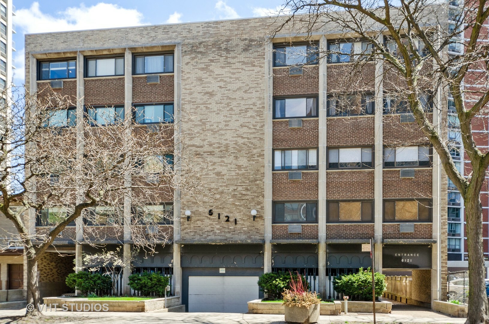 Property Photo: 6121 N Sheridan Road 5F IL 60660