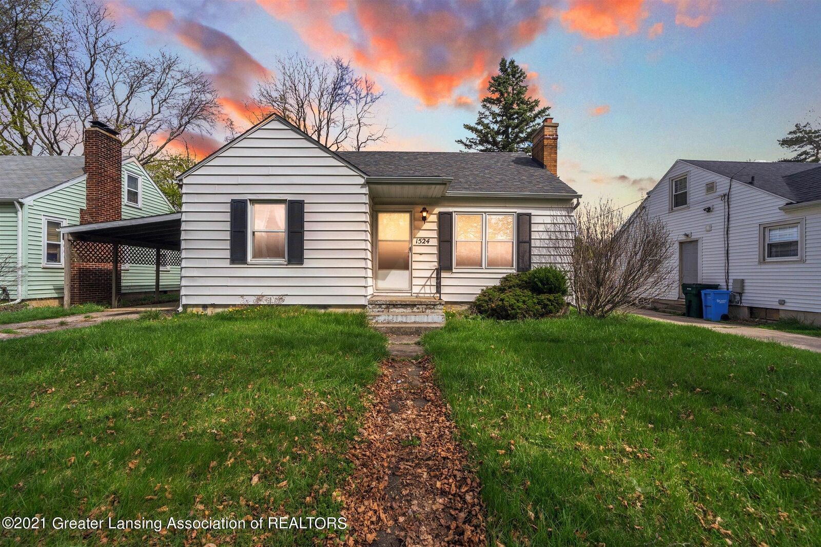 Property Photo: 1524 W Mt Hope Avenue MI 48910