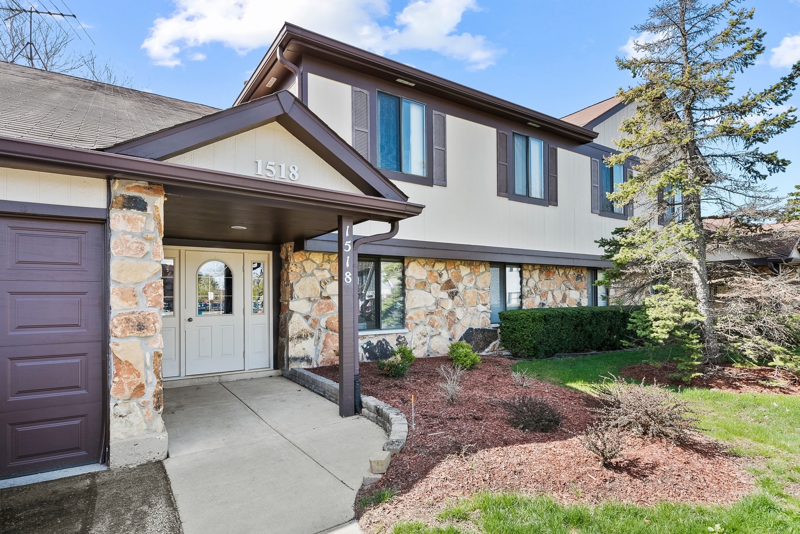 Property Photo: 1518 Harbour Court 2A IL 60193
