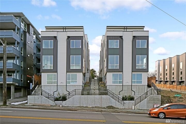 Property Photo:  3088 SW Avalon Wy H  WA 98126 