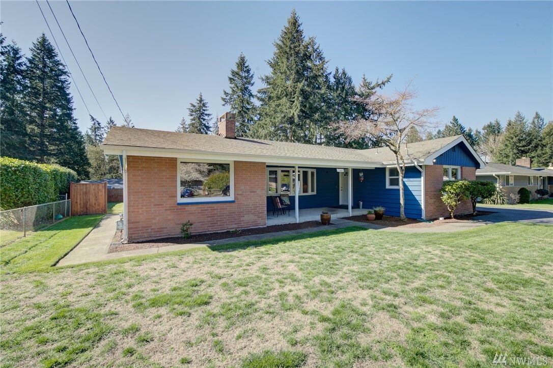 Property Photo:  15441 SE 144th Place  WA 98059 