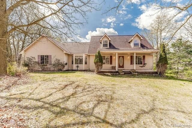 Property Photo:  3720 Maureen Ln  MI 48350 