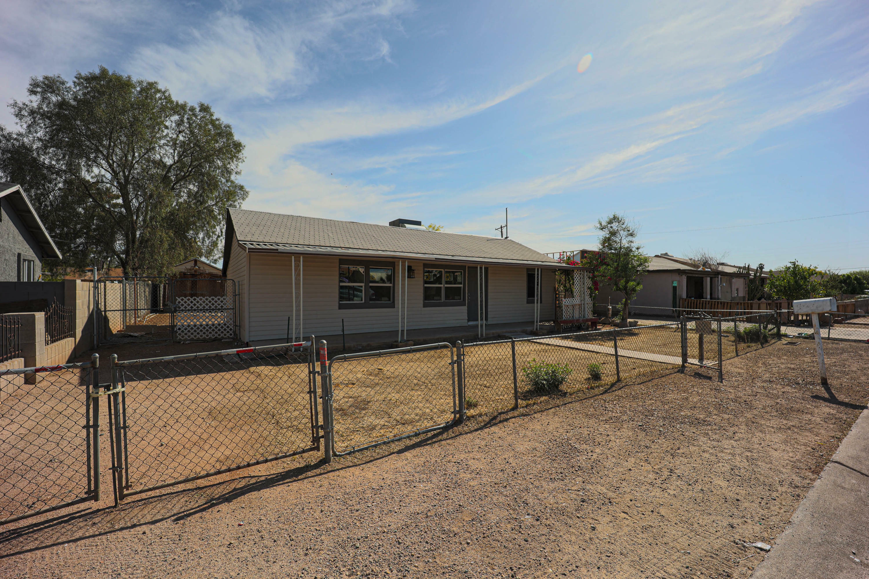 Property Photo:  619 W Chipman Road  AZ 85041 