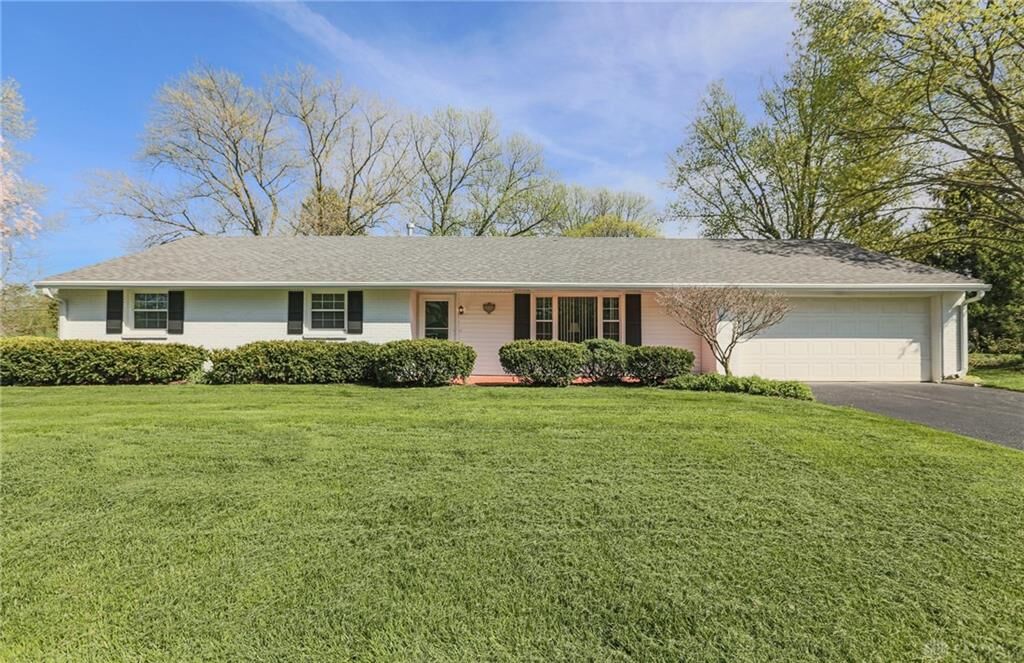 Property Photo: 6638 Chilton Lane OH 45459
