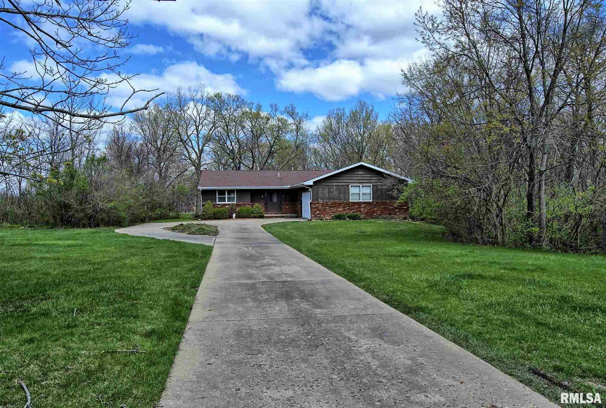 Property Photo:  1519 W Hickory  IL 61525 