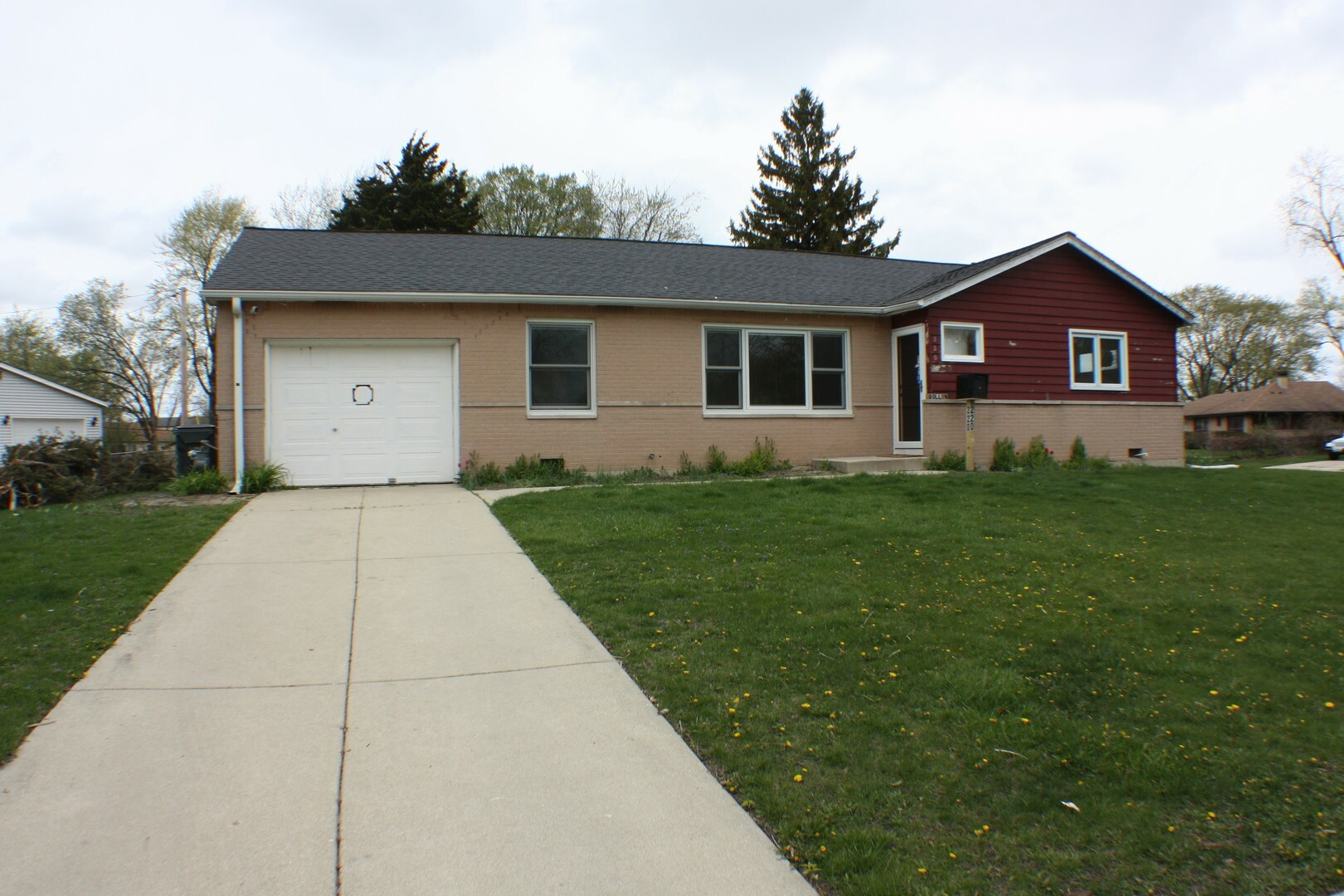 Property Photo:  220 Kingman Lane  IL 60169 