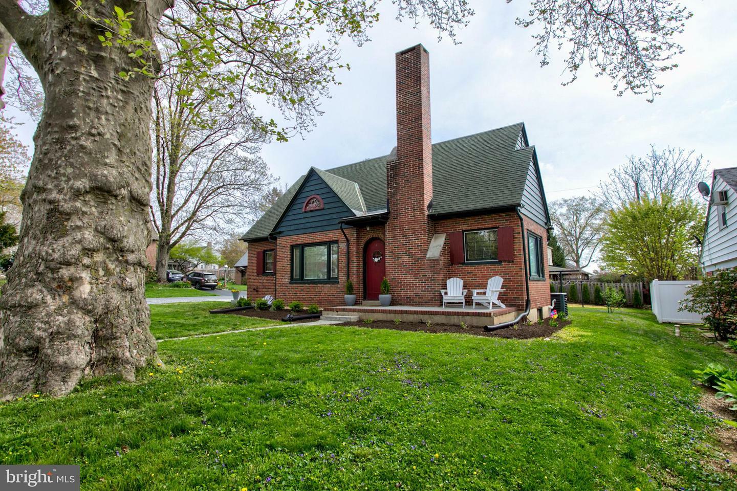 Property Photo:  815 Park Hill Drive  PA 17545 