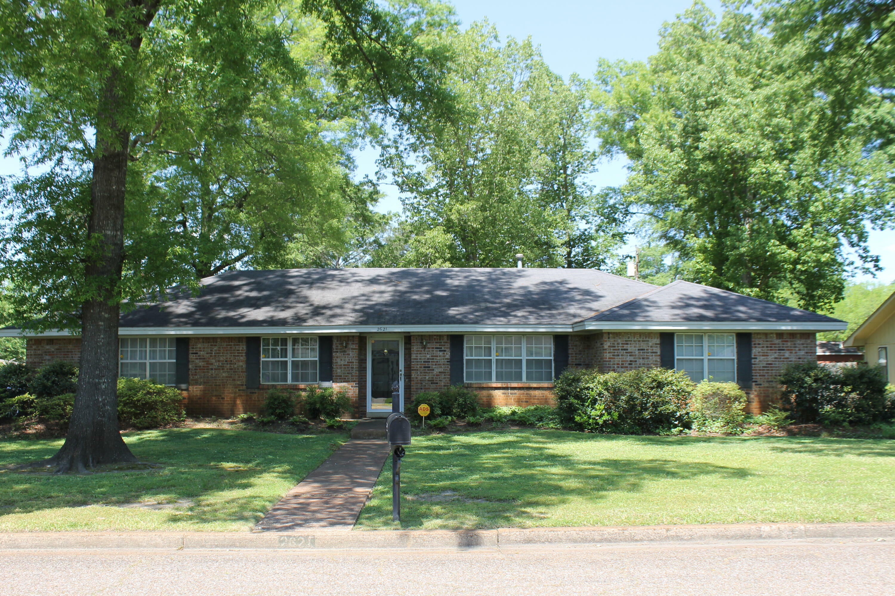 Property Photo:  2621 Stidman Cir  MS 39701 