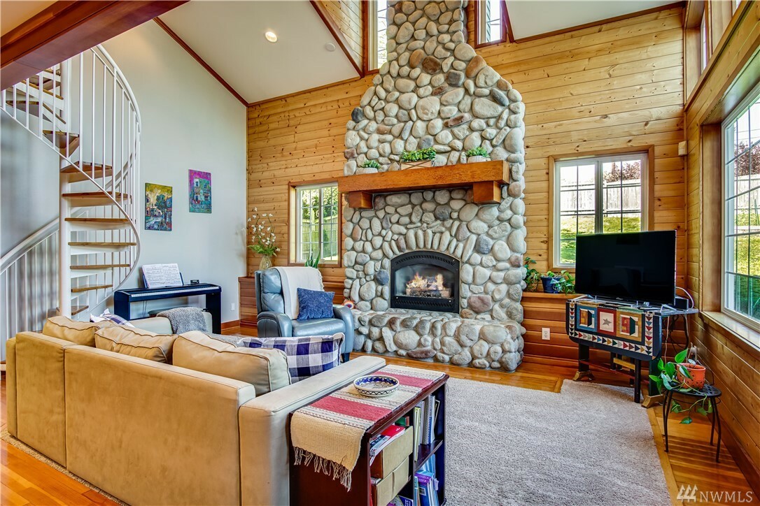 Property Photo: 526 Colby Ave WA 98201