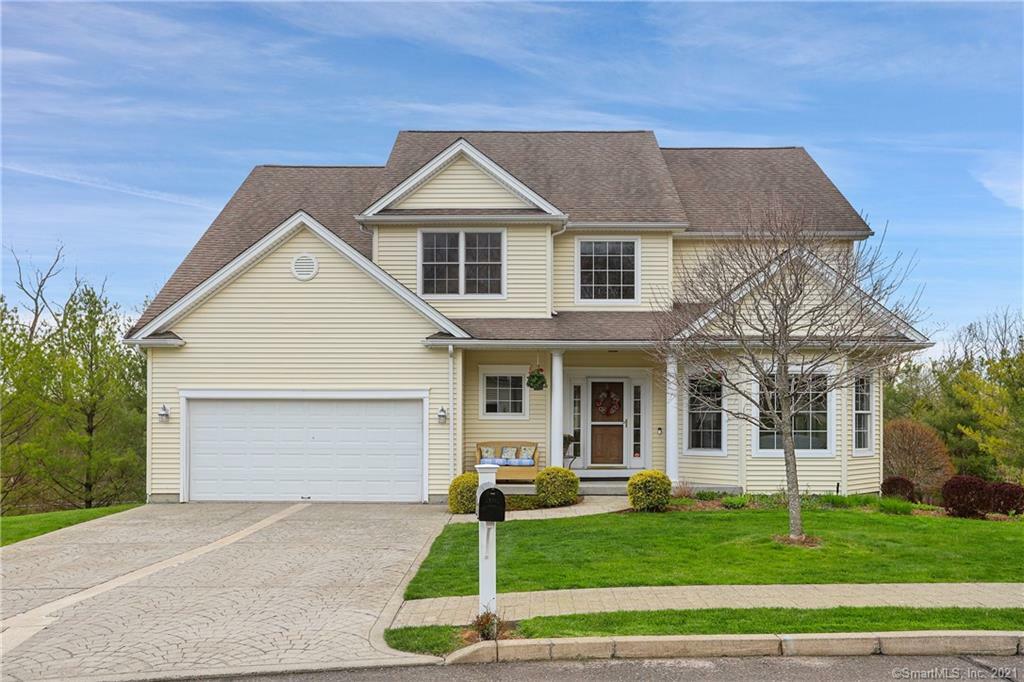 Property Photo:  2 Spring Ridge Court 2  CT 06811 
