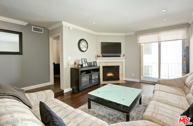 Property Photo:  1000  S Westgate Ave 313  CA 90049 