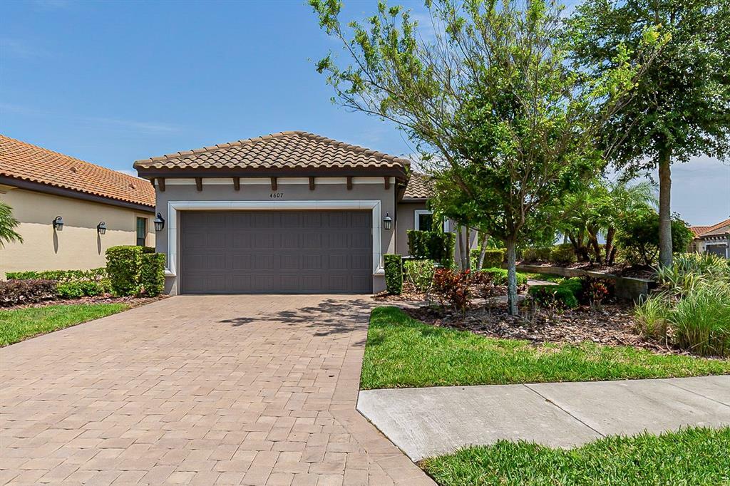 Property Photo:  4607 Alexandria Court  FL 34221 