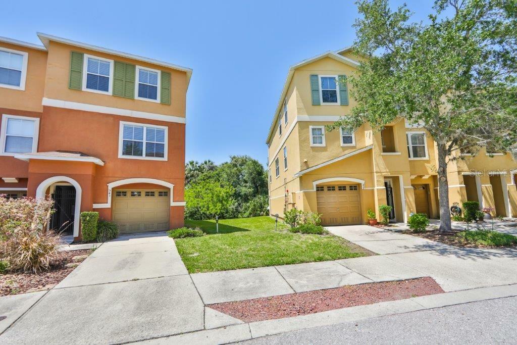 Property Photo:  543 Vincinda Crest Way  FL 33619 