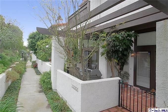 Property Photo:  1568 Michael Lane  CA 90272 
