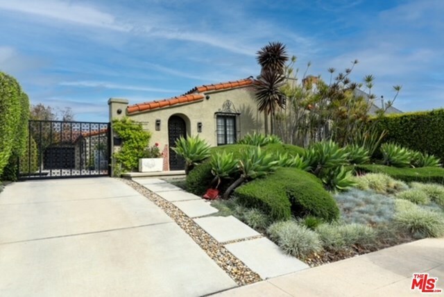 Property Photo:  126 S Gardner Street  CA 90036 