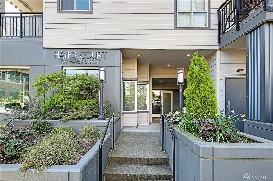 Property Photo:  769 Hayes St 406  WA 98109 