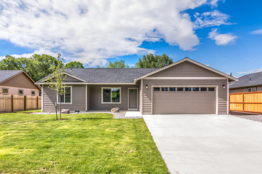 Property Photo:  1061 NE Crista Court  OR 97754 