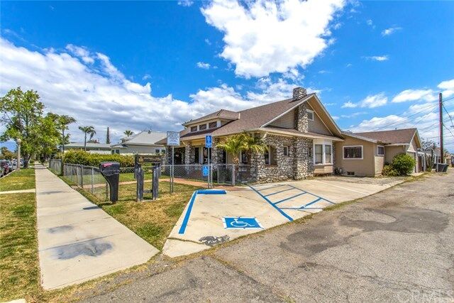 Property Photo: 958 N La Cadena Drive CA 92324